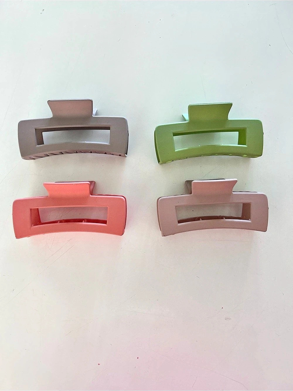 Set of 4 Claw Hair Clips in Pink & Green Like New